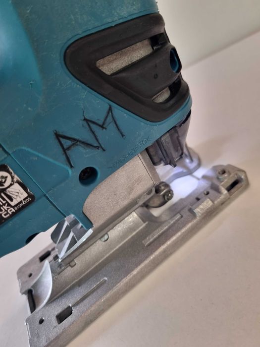 Pendular Fierastrau vertical Makita DJV180 cu acumulator 18V