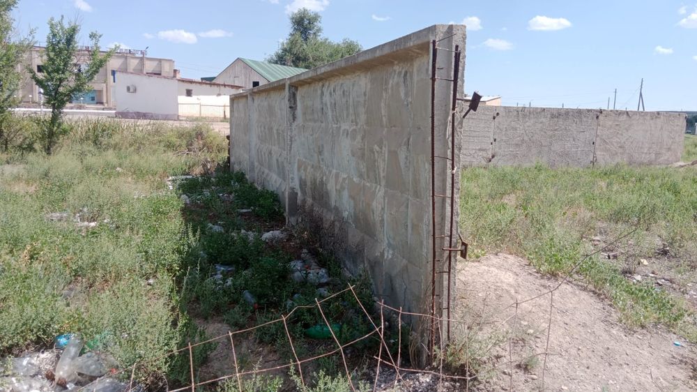 «Темірбетон қоршау сатылады».