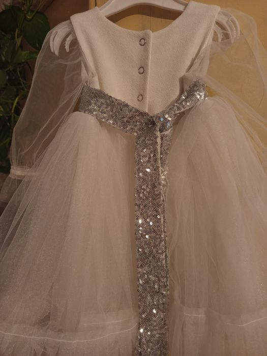 Нарядное платье на девочку