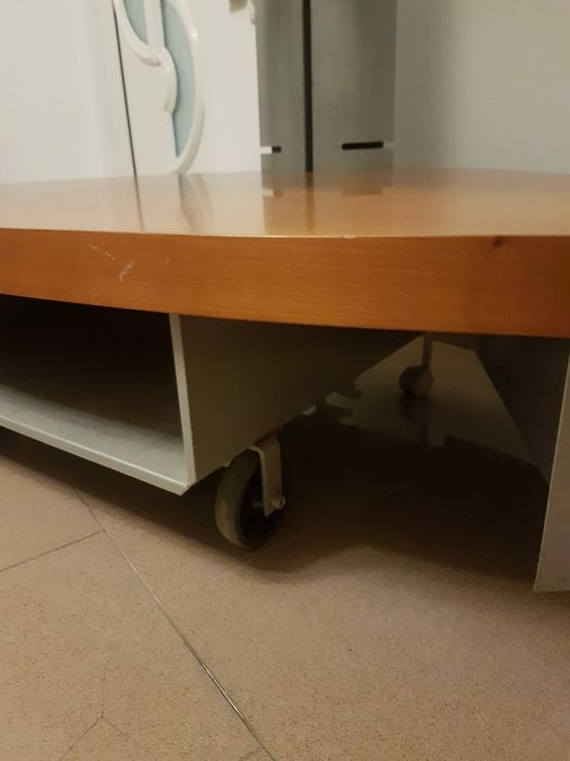 Стойка за телевизор