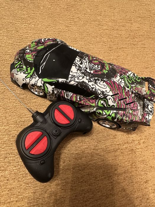 Машинка на пульте управления