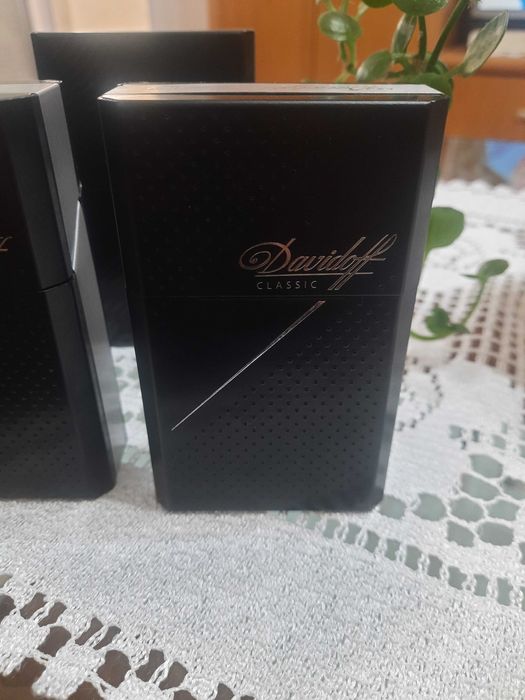 Продавам метални кутий за  Davidof