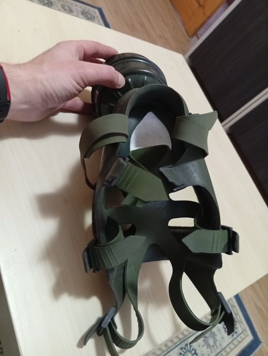 Măști de gaze epoca Ceaușescu – set 2 bucăți, stare impecabilă