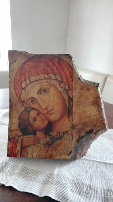 Икони от дървесината на дървото пауловния.