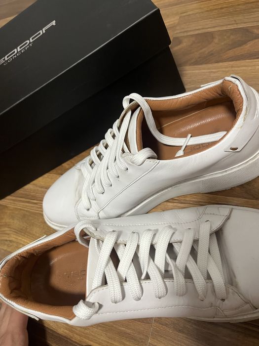 Teodor Бели обувки