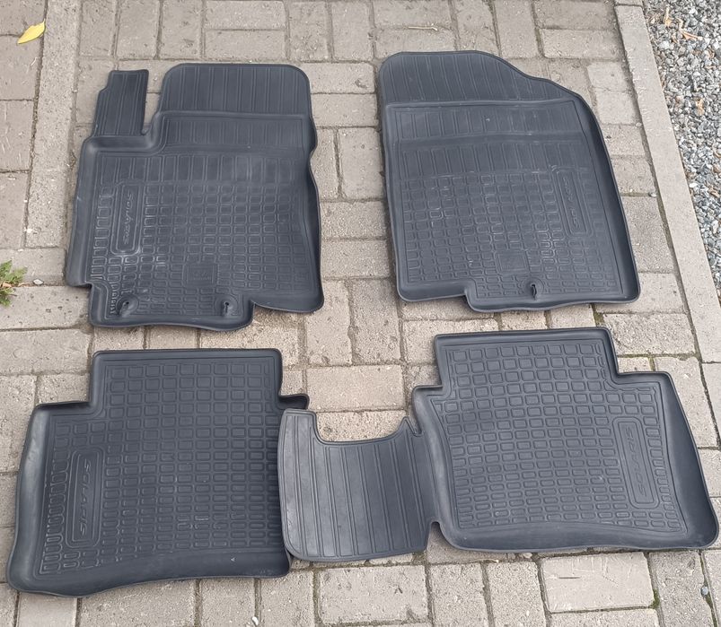 Продам полики на хендай акцент