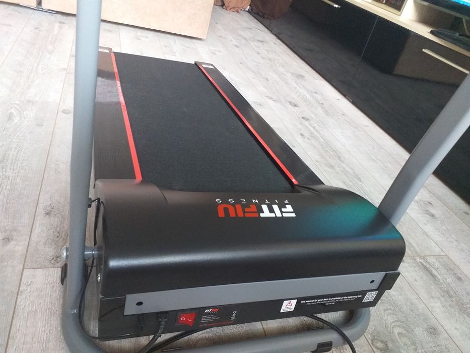 Bandă  electrică de   alergat nouă  utilizată o singură dată