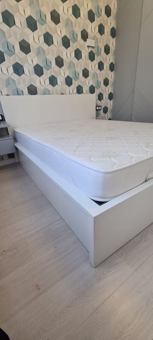 Продаю кровать 160×200, матрас в подарок