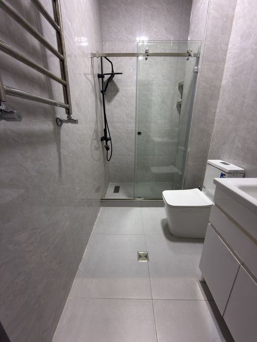 Продажа новой гостиницы у дороги 6 соток 2225м2 ориентир Хайт-Таун