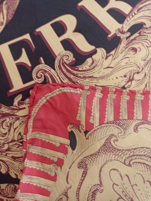 Автентичен шал GF Ferre