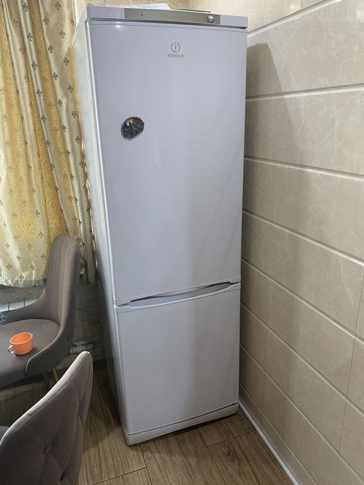 Холодильник Indesit