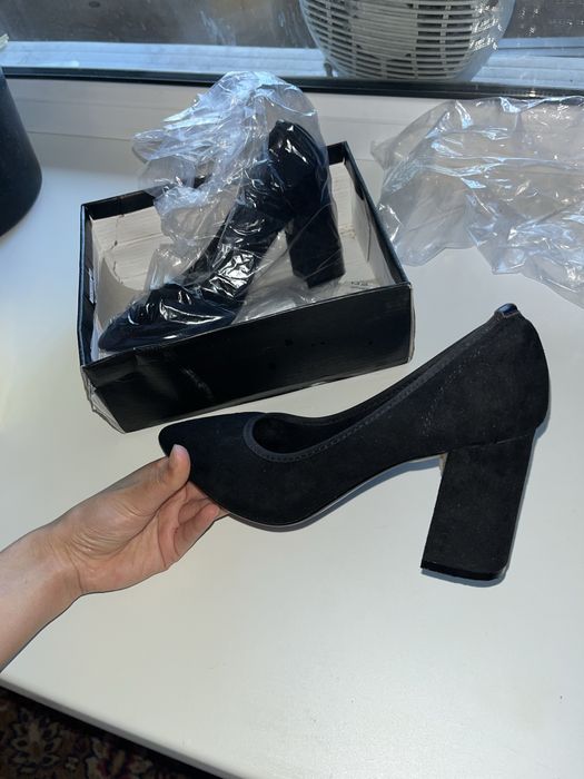 Черные туфли на каблук