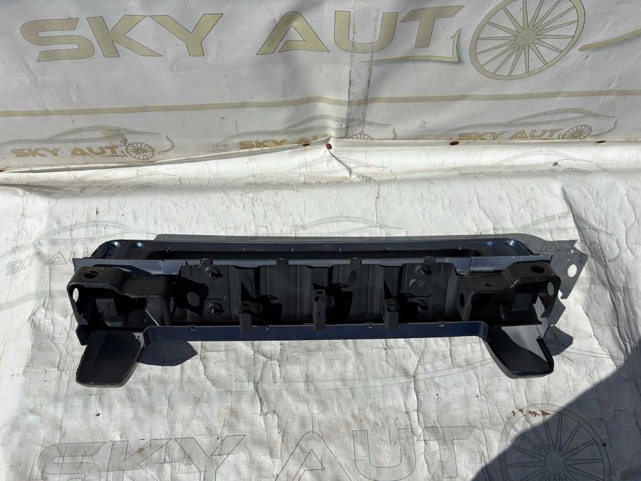 Centru bara fata Mitsubishi Pajero dupa 1997 cod MR313085