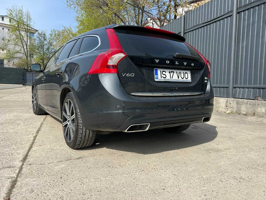 Volvo V60 D6 AWD Plug-in Hybrid Summum 2015