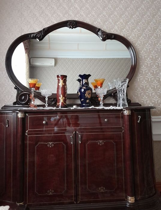 Продам спальни гарнитур и стенка, камот