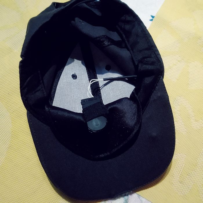 Шапки с козирка с 5 светлодиода и още много други