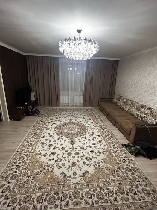 Диван для гостиной, ковёрь