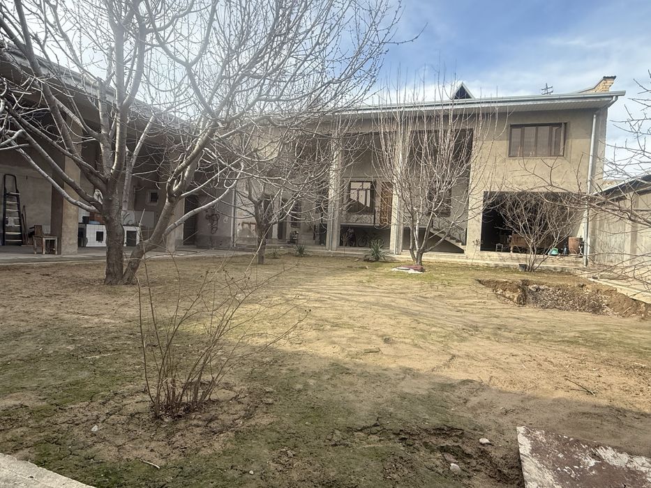 Кибрай марказида уй сотилади