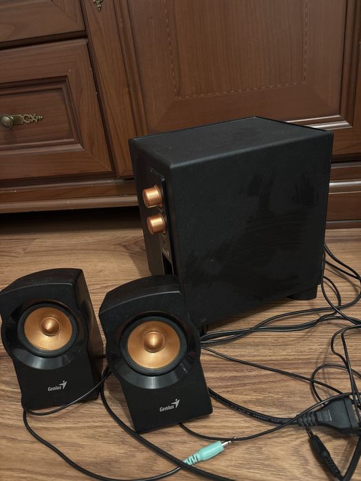 Продаю колонки Genius 2.1 (сабвуфер + 2 сателлита)
