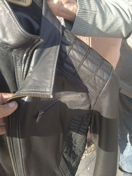 Продается кожаная куртка.