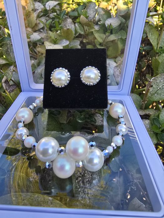 Обеци и гривни с кристали Swarovski