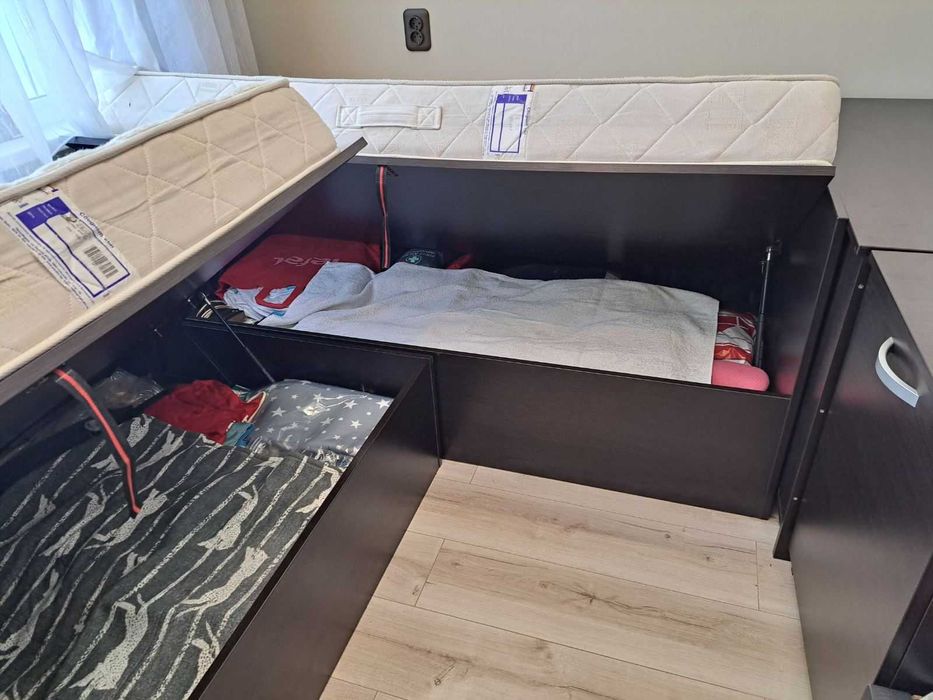 Продават се легла, мебели, матраци