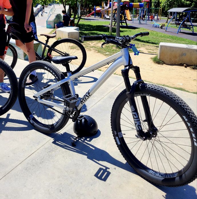 Vand dirt jumper Rose