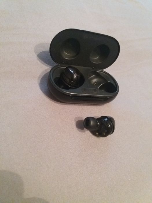 Продам три пары наушников