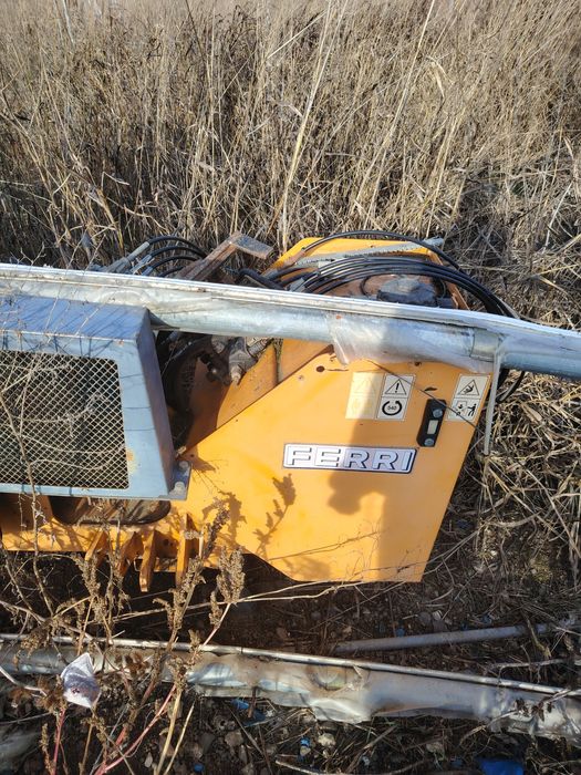 Freza profesionala cu brat hidraulic