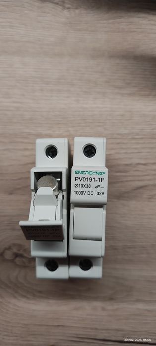 Siguranțe electrice fotovoltaice și conectori