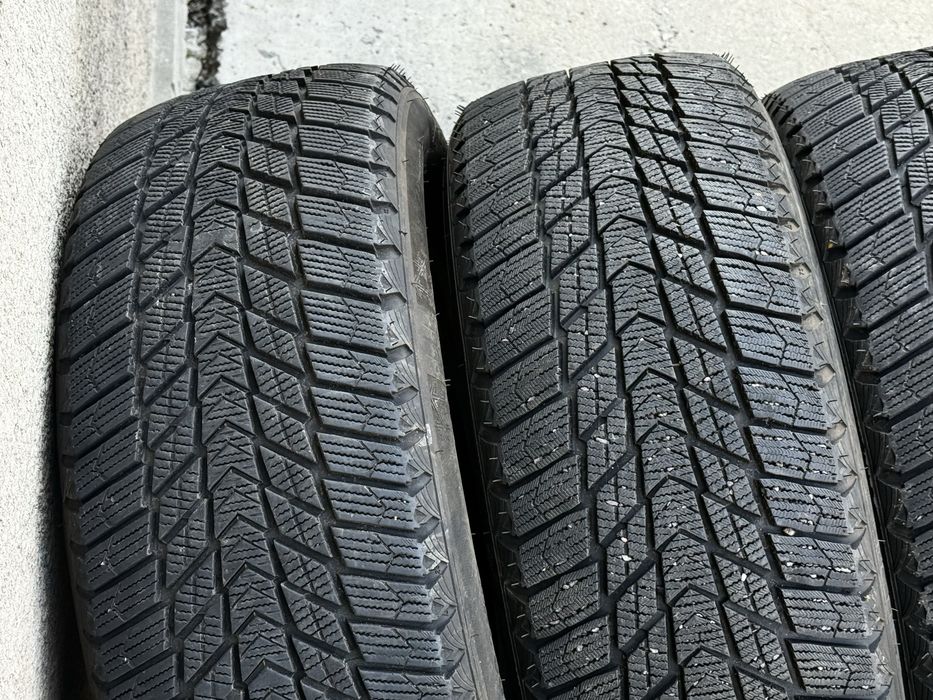 225|55 R17. Roadstone.