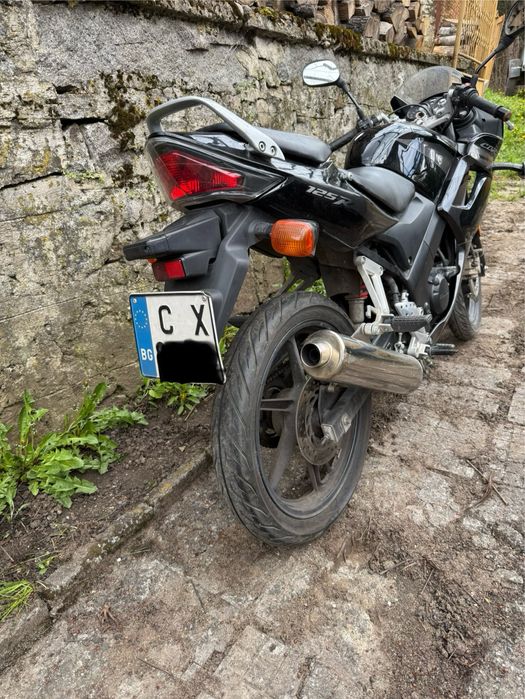 Продава се  HONDA  CBR 125R