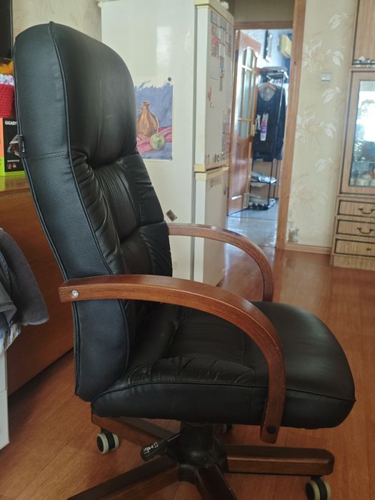 Офисный кресло, чёрный