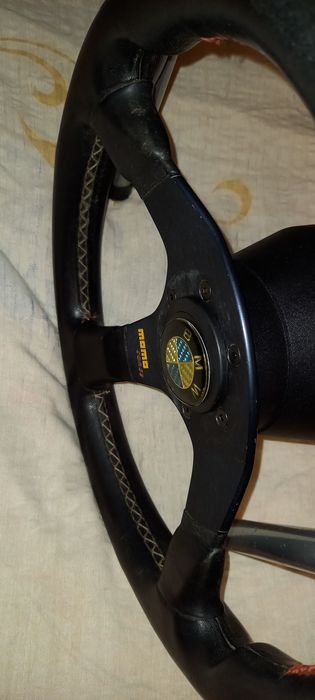 BMW E30 Ursuleț - volan MOMO