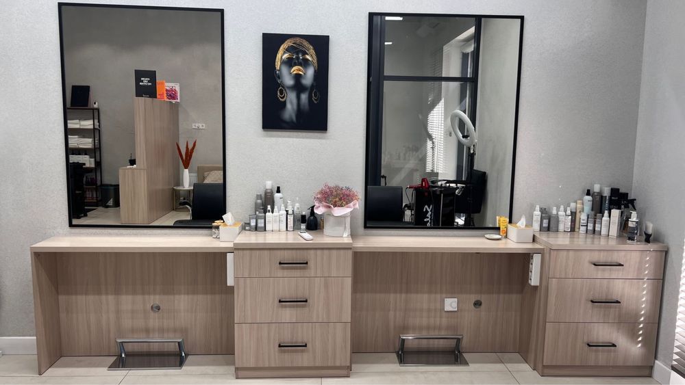 Мебель с зеркалами для парикмахерской