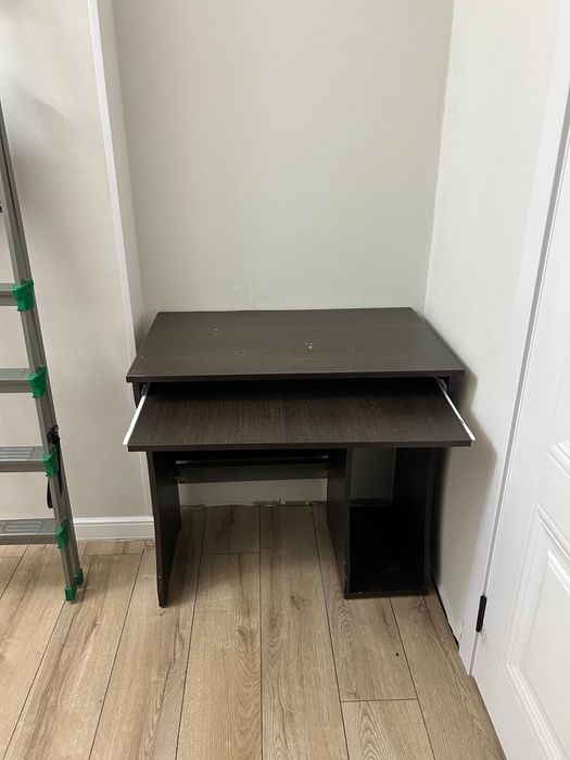 Продам стол компьютерный