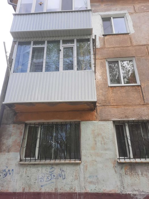 Продам  2-х комнатную.  2-й этаж