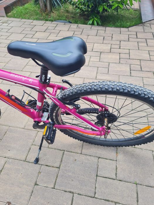 Bicicleta MTB CUBE, de dama.