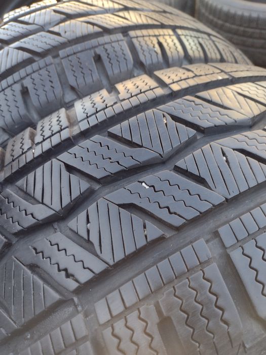 Почти нови 2бр.215/65/15С Ханкок дот4221