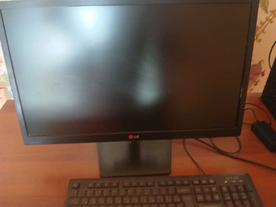 Компьютер сотилади столи билан монитор 24 тали