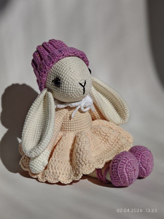 Вязаный зайка. Ручная работа