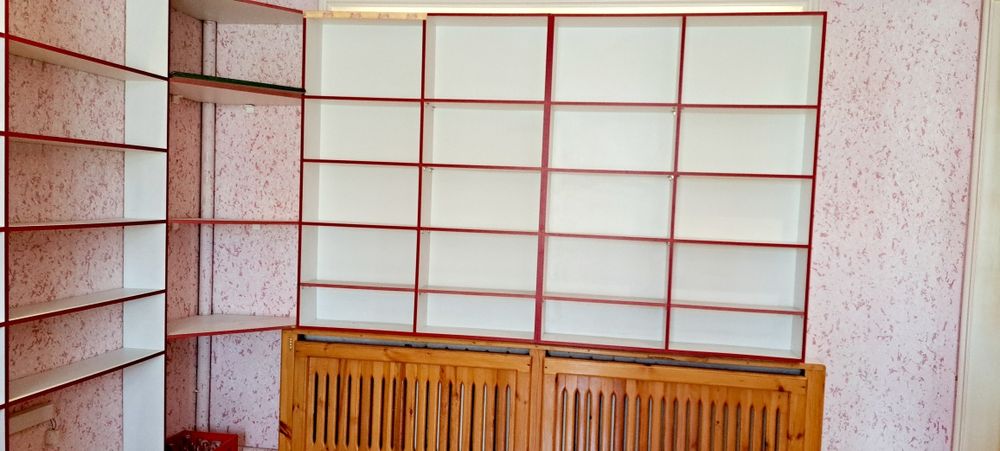 Стеллажи и витрины для магазина