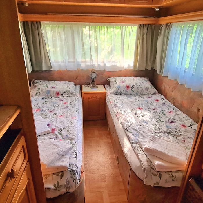 Каравана поднаем на море-плаж Корал, сред гора., в гора