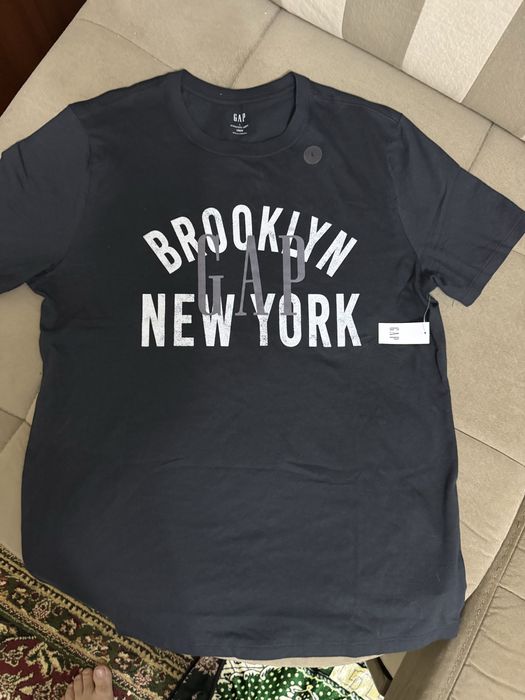 Мужсккая оригинал футболка от бренда GAP NY BROOKLYN