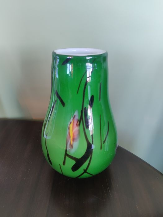 Ваза стекло зелёного цвета с рисунком
