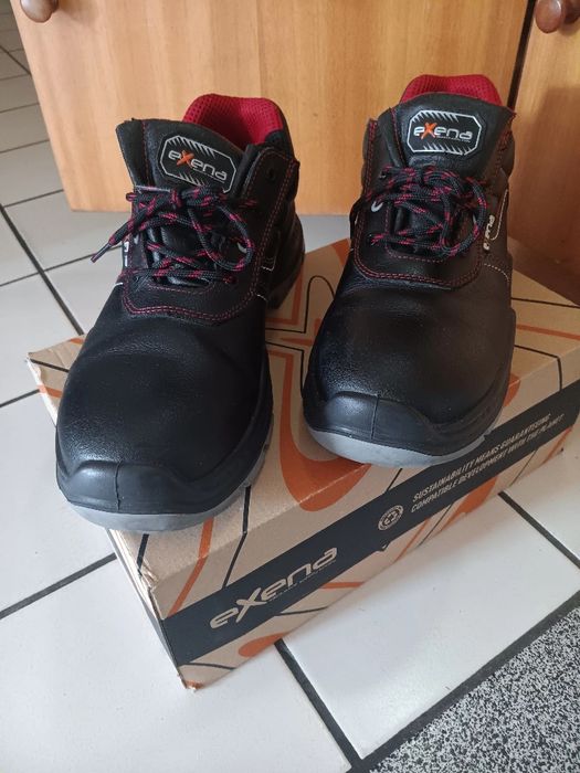 Работни обувки със стоманено бумбе