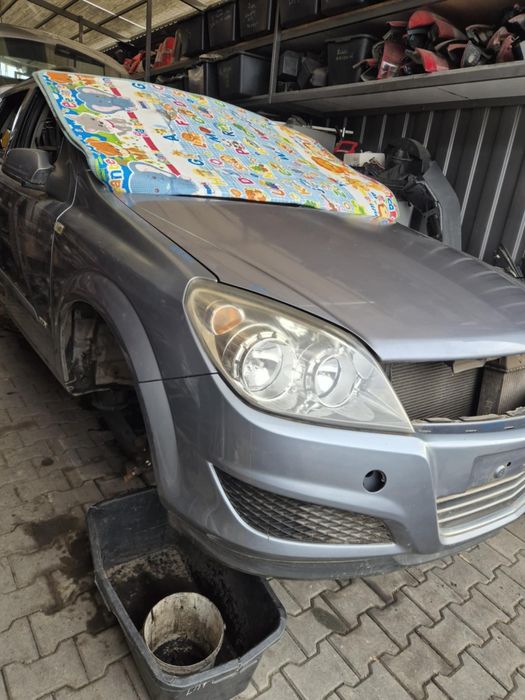 Bot complet Opel Astra H  Capota aripi bara faruri  întăritură etc