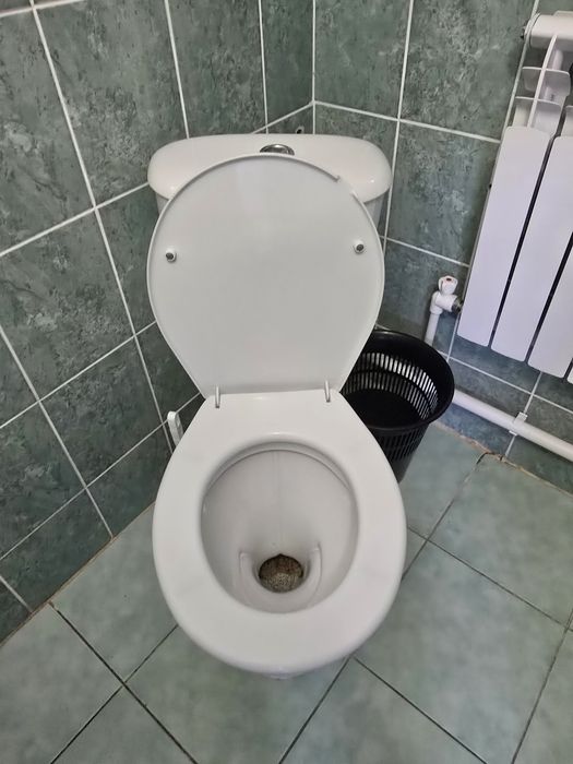 Продам унитазы б/у