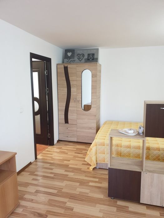 Închiriez garsoniera