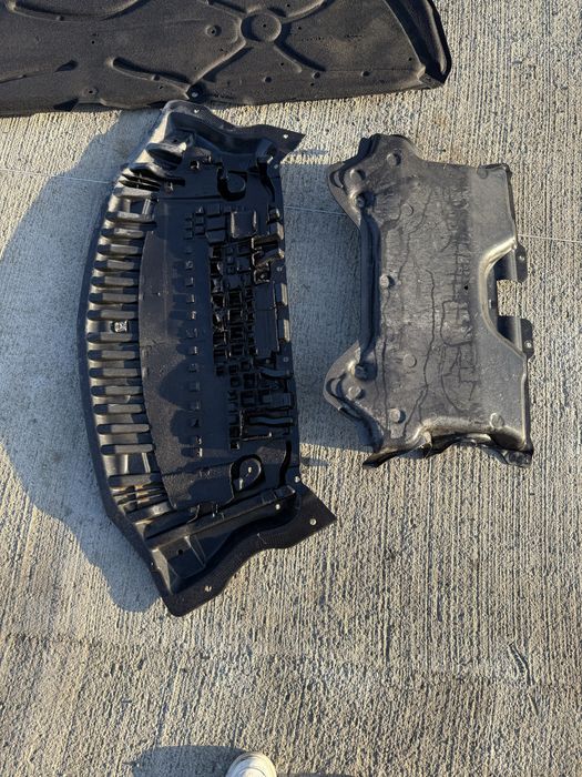 Scut motor cutie lateral Mercedes cls w218 metalic